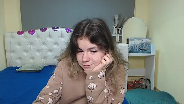 Snapshot of TinaRedly chatting on October 5, 2025, 5:50 am TinaRedly online show from October 5, 2025, 5:50 am