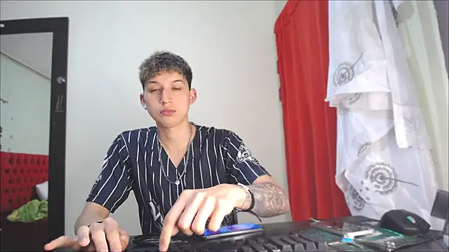  Thomas hot  online show from December 19, 2024, 4:57 pm