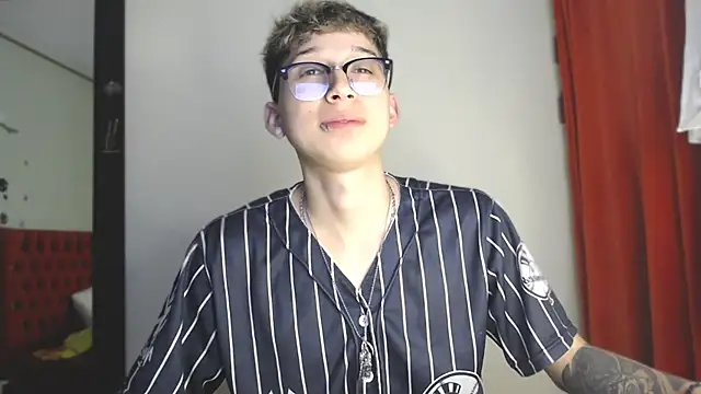  Thomas hot  online show from December 19, 2024, 8:02 pm