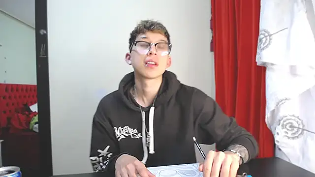  Thomas hot  online show from December 24, 2024, 5:23 pm