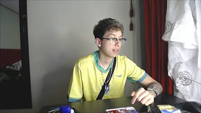  Thomas hot  online show from December 26, 2024, 9:37 pm