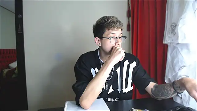  Thomas hot  online show from December 27, 2024, 10:48 pm