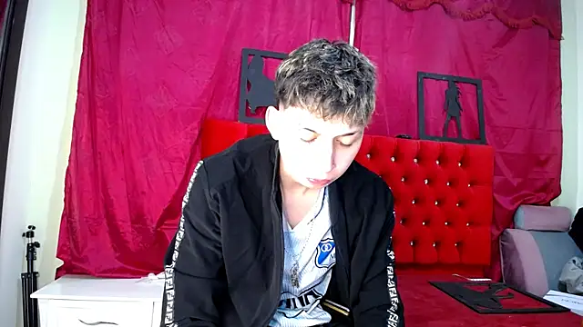  Thomas hot  online show from March 7, 2025, 1:53 am
