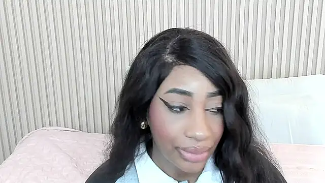 charlottebrowns  online show from October 3, 2025, 12:02 pm