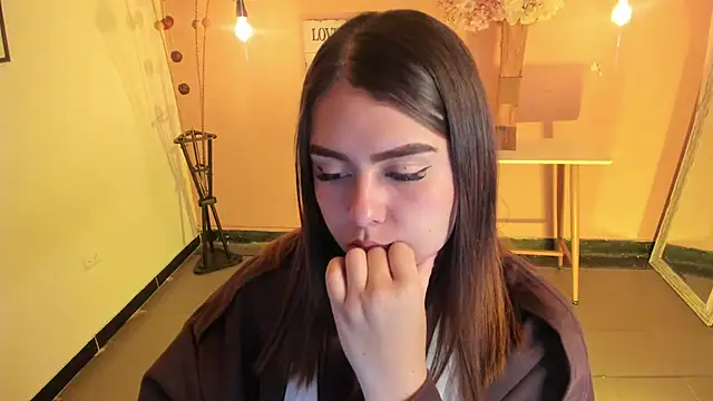 ArianaBaker online show from December 1, 2025, 3:06 pm