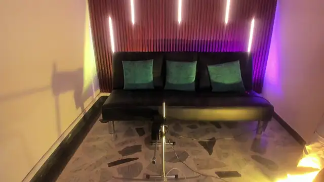 ArianaBaker online show from December 2, 2025, 2:01 pm