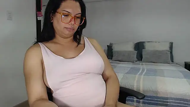 Snapshot of flowerdirtty chatting on May 12, 2026, 5:32 pm flowerdirtty online show from May 12, 2026, 5:32 pm