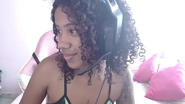 TiffanyRoouse online show from January 1, 2025, 6:27 pm