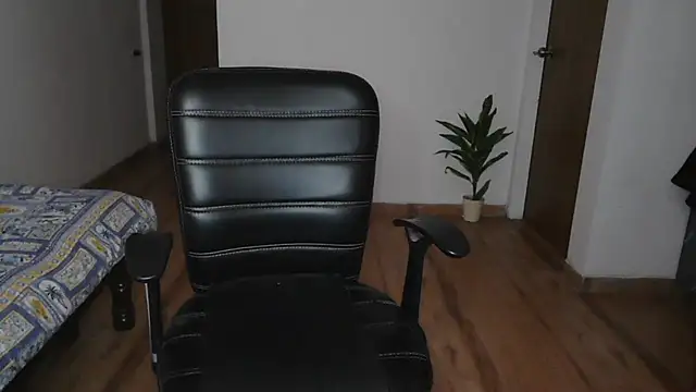 Suzie darling online show from November 26, 2025, 2:45 am