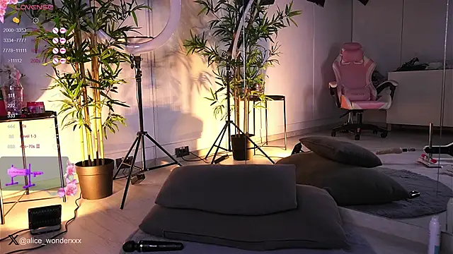 Snapshot of VanessaSimon chatting on January 25, 2025, 11:44 am VanessaSimon online show from January 25, 2025, 11:44 am