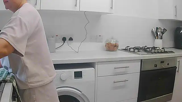 magical mia online show from November 4, 2025, 10:25 am