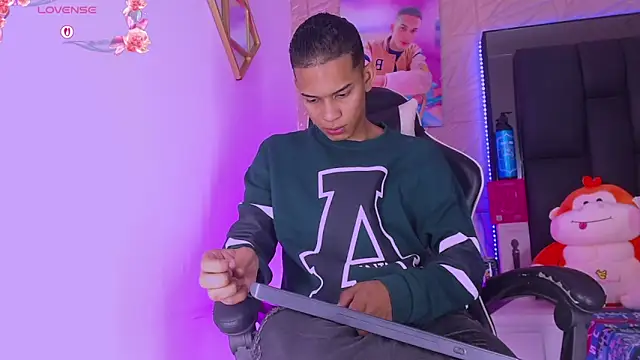 dilan alfonzo online show from March 12, 2026, 4:29 am