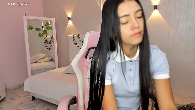 miagomezweb1 online show from February 26, 2025, 12:47 pm