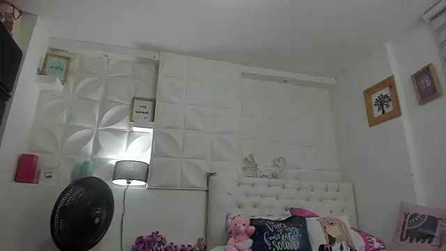 Snapshot of Ammy_Queen chatting on February 9, 2025, 11:36 pm Ammy Queen online show from February 9, 2025, 11:36 pm