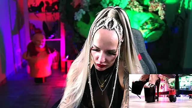 MonicaMaxwel online show from October 16, 2025, 11:11 am