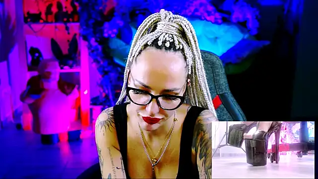 MonicaMaxwel online show from November 19, 2025, 11:10 am