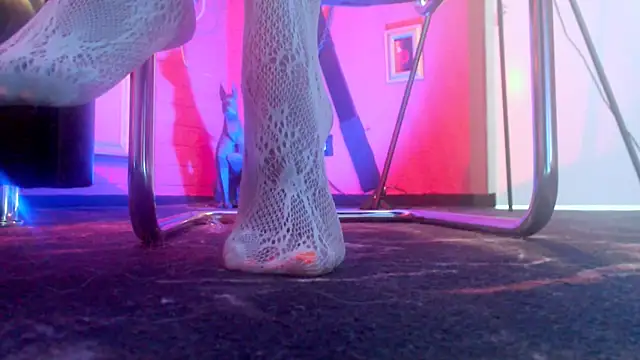 MonicaMaxwel online show from February 20, 2026, 10:38 am