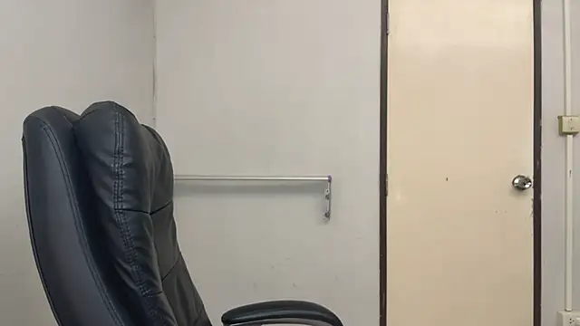 SassyJessi online show from December 1, 2025, 4:06 am