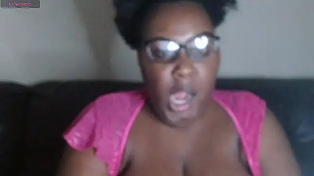 Snapshot of VictoriaLuv22 chatting on January 17, 2025, 5:53 am VictoriaLuv22 online show from January 17, 2025, 5:53 am