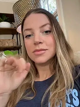 molly witha chance online show from January 30, 2025, 7:48 pm