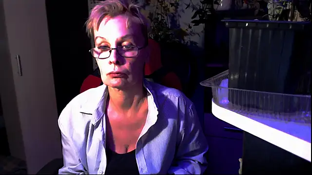 Snapshot of HelgaHimmell chatting on June 15, 2026, 8:33 pm HelgaHimmell online show from June 15, 2026, 8:33 pm