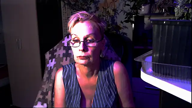 Snapshot of HelgaHimmell chatting on June 17, 2026, 7:26 pm HelgaHimmell online show from June 17, 2026, 7:26 pm