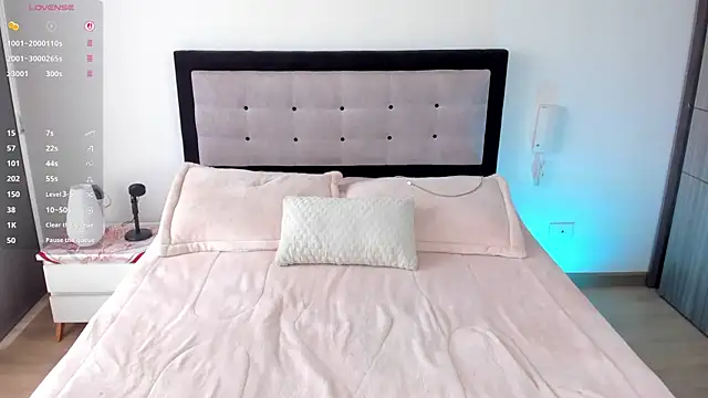 veronica taylor1 online show from March 9, 2025, 4:33 pm