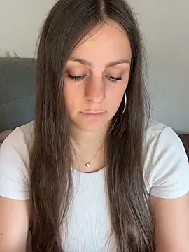 Loella-Rose online show from September 28, 2025, 11:48 am