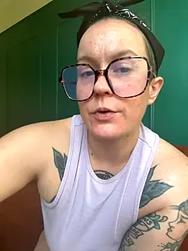 quinnmariexo online show from October 5, 2025, 2:48 pm