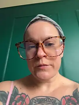 quinnmariexo online show from May 13, 2026, 3:42 pm