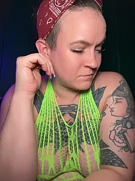 quinnmariexo online show from June 4, 2026, 2:39 am