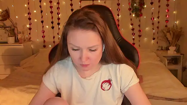 Snapshot of desperatehousewife__ chatting on February 13, 2026, 7:10 pm desperatehousewife online show from February 13, 2026, 7:10 pm