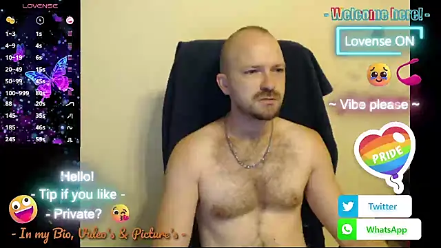 Snapshot of RealManHaveHairy chatting on September 10, 2025, 4:23 am RealManHaveHairy online show from September 10, 2025, 4:23 am