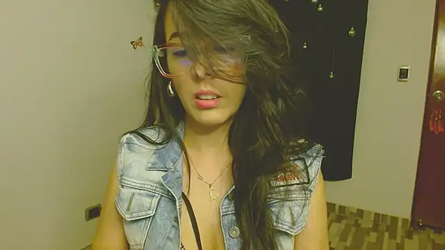 ella peck online show from November 13, 2025, 4:11 am