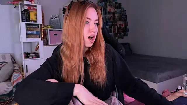 LinaWitch online show from November 7, 2025, 10:26 am