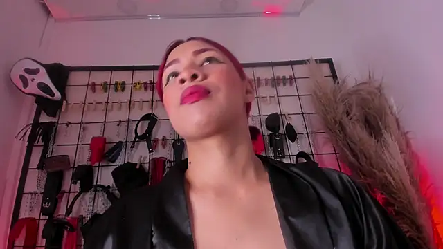 charrlotte quinn online show from November 12, 2025, 2:50 pm