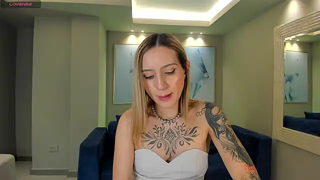 MollySundersX online show from April 1, 2026, 8:39 pm