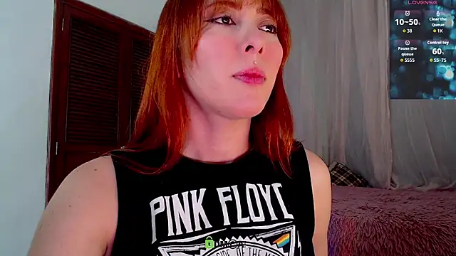 lanaturner  online show from October 25, 2025, 6:43 am