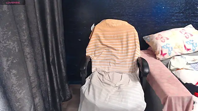 Snapshot of LadyAverrySquirt11 chatting on October 31, 2025, 6:03 am LadyAverrySquirt11 online show from October 31, 2025, 6:03 am