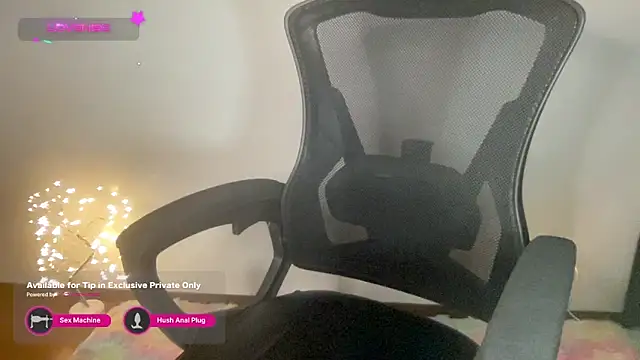 Snapshot of Tashaa chatting on January 1, 2025, 5:33 am Tashaa online show from January 1, 2025, 5:33 am