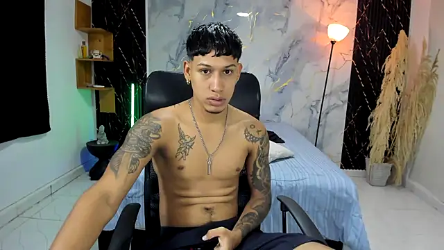 Snapshot of slim_master12 chatting on May 6, 2026, 11:32 pm slim master12 online show from May 6, 2026, 11:32 pm