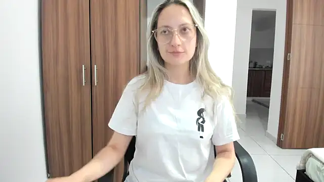 Adele johnsonn1 online show from September 11, 2025, 4:40 pm