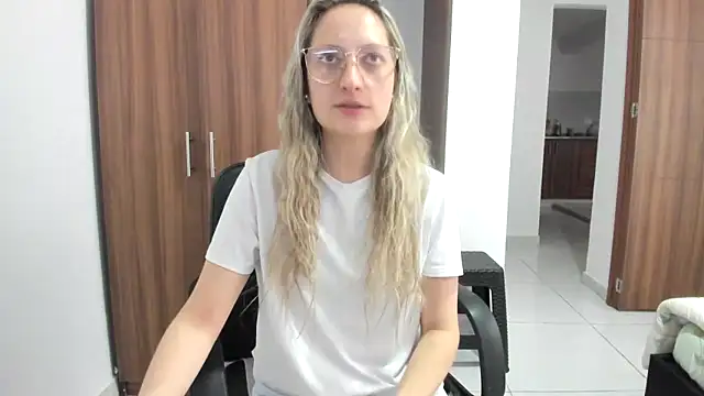 Adele johnsonn1 online show from September 17, 2025, 4:08 pm