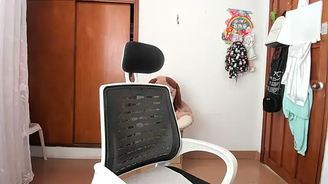 Adele johnsonn1 online show from October 29, 2025, 3:03 pm