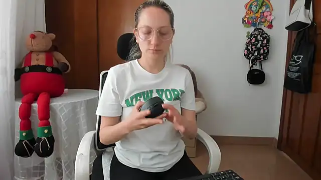 Adele johnsonn1 online show from May 28, 2026, 7:44 pm