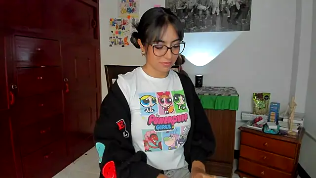 Isabellaa22 1 online show from January 3, 2025, 8:43 pm