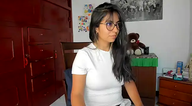 Isabellaa22 1 online show from January 8, 2025, 6:41 pm