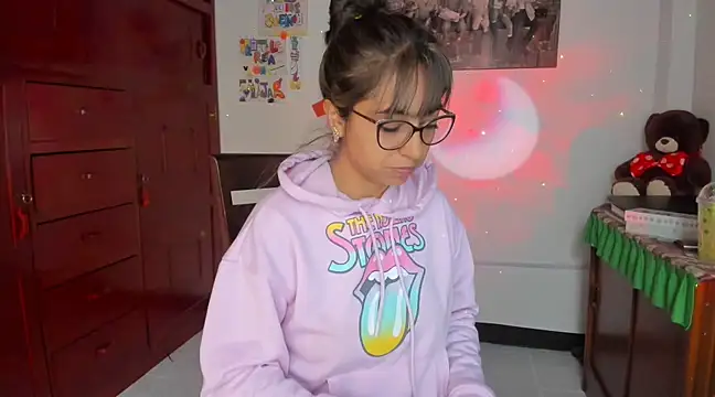 Isabellaa22 1 online show from February 7, 2025, 12:39 pm