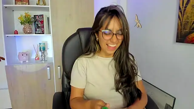 Isabellaa22 1 online show from February 26, 2025, 3:08 pm