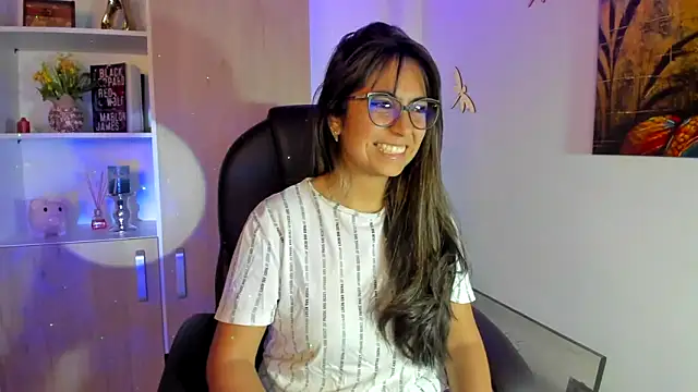 Isabellaa22 1 online show from February 28, 2025, 3:48 am